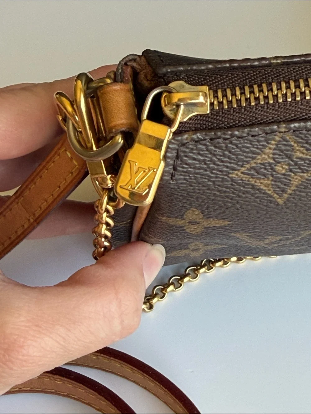 Authentic Louis Vuitton Eva Crossbody Monogram Canvas & Leather Clutch Purse Bag